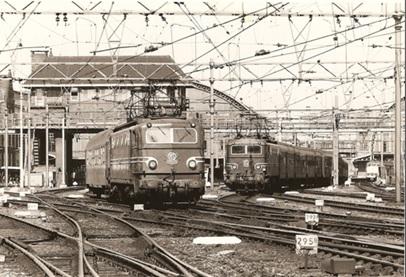 Alles is verdwenen of veranderd, een treinreis door Nederland in zwart-wit