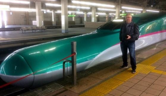 Reizen per trein door Japan, door het land van de &acute;reizende&acute; zon.