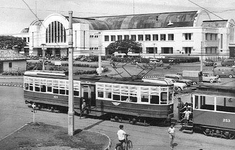 Tram en elektrische trein in Indonesi&euml;