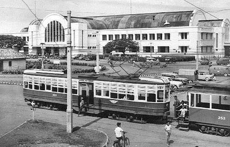 Tram en elektrische trein in Indonesi&euml;