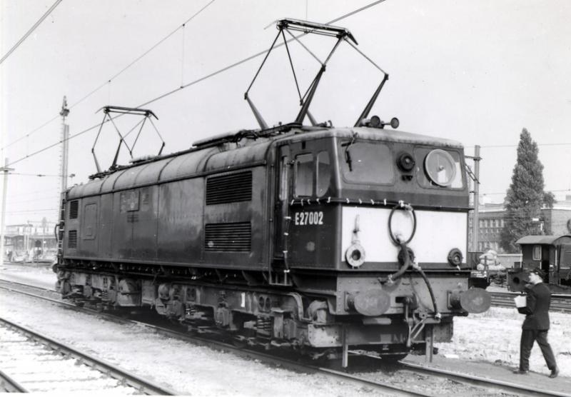Uit de NVBS schatkamer-archief in Amersfoort Centraal