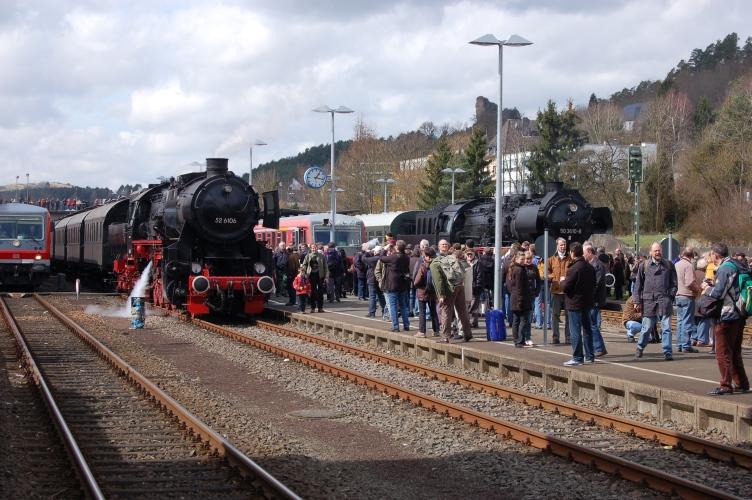 “Beelden van Historisch materieel in Duitsland, met als afsluiting een impressie van de viering van het 175 jarig bestaan van de Duitse spoorwegen met stoom in Gerolstein
