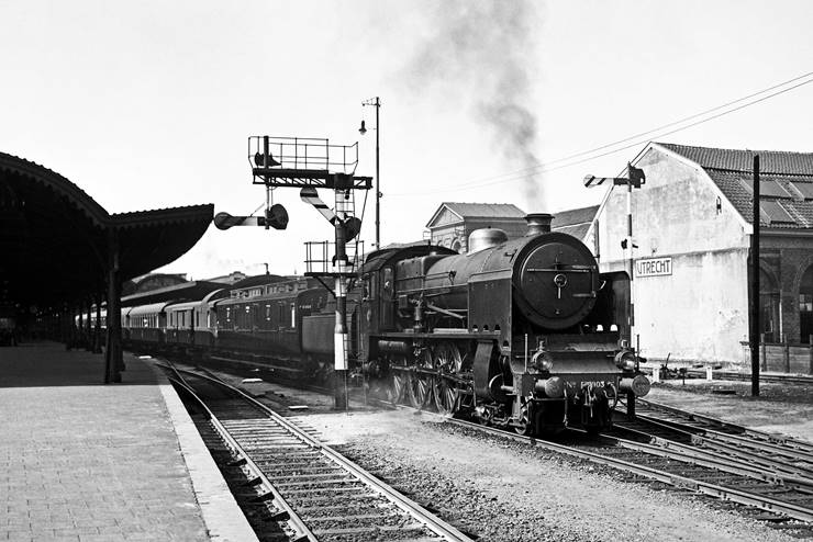 Stoomlocomotieven bij NS in de jaren dertig door een Britse bril bekeken