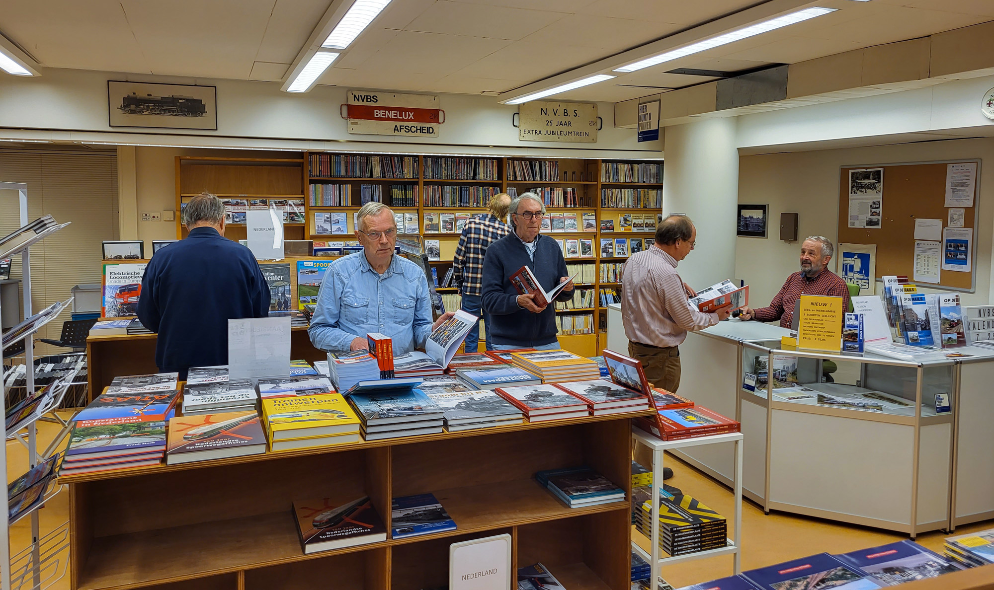 Winkel, bibliotheek en archief geopend