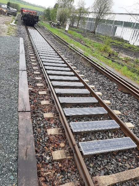 Zonnecellen op dwarsliggers