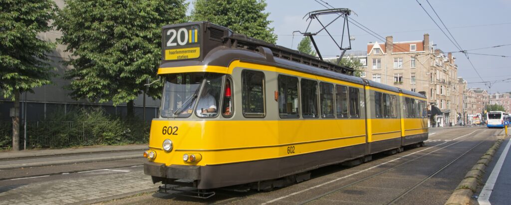 Met oliebollen en Amsterdamse trams het jaar uit